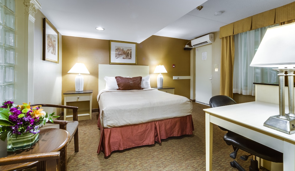 Monte Carlo Inn Toronto West Suites 25/65