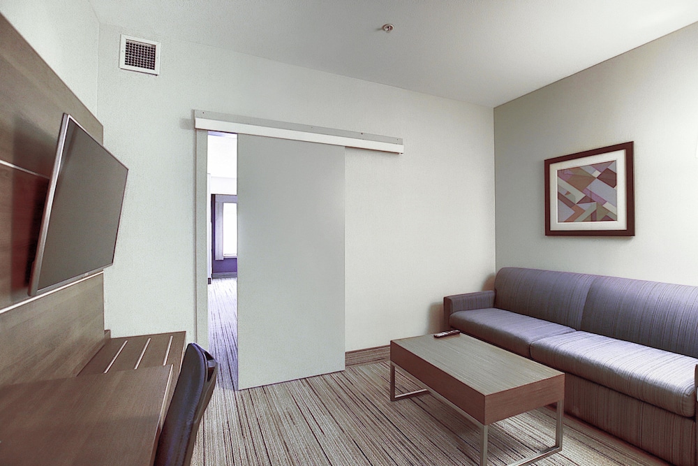 Holiday Inn Express Hotel Suites Airport Calgary 35/52