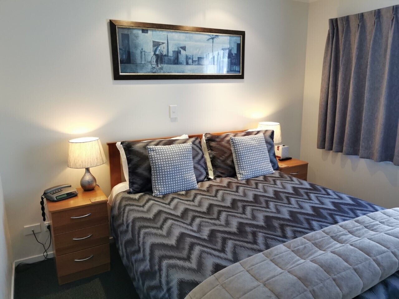 1 BEDROOM, SUITE, KITCHEN