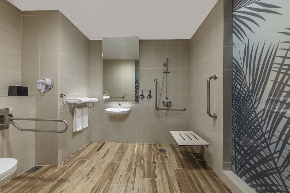 HOLIDAY INN EXPRESS KOTA KINABALU CITY CENTRE 21/55