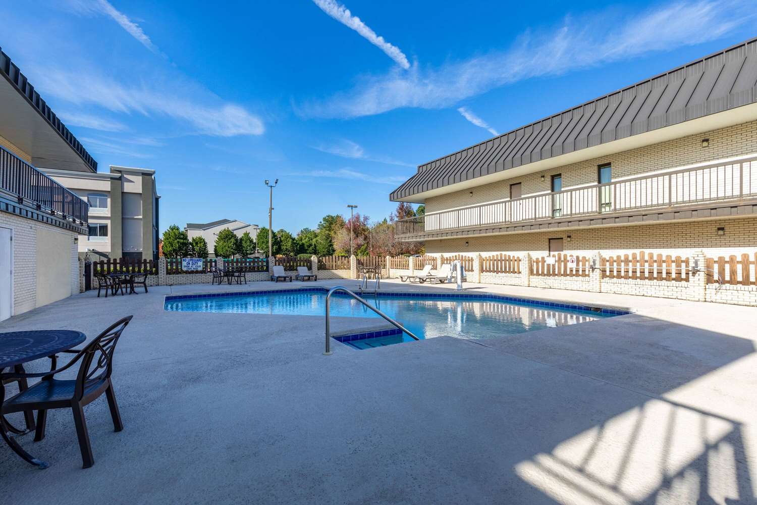 Days Inn by Wyndham Florence/I-95 North 27/42