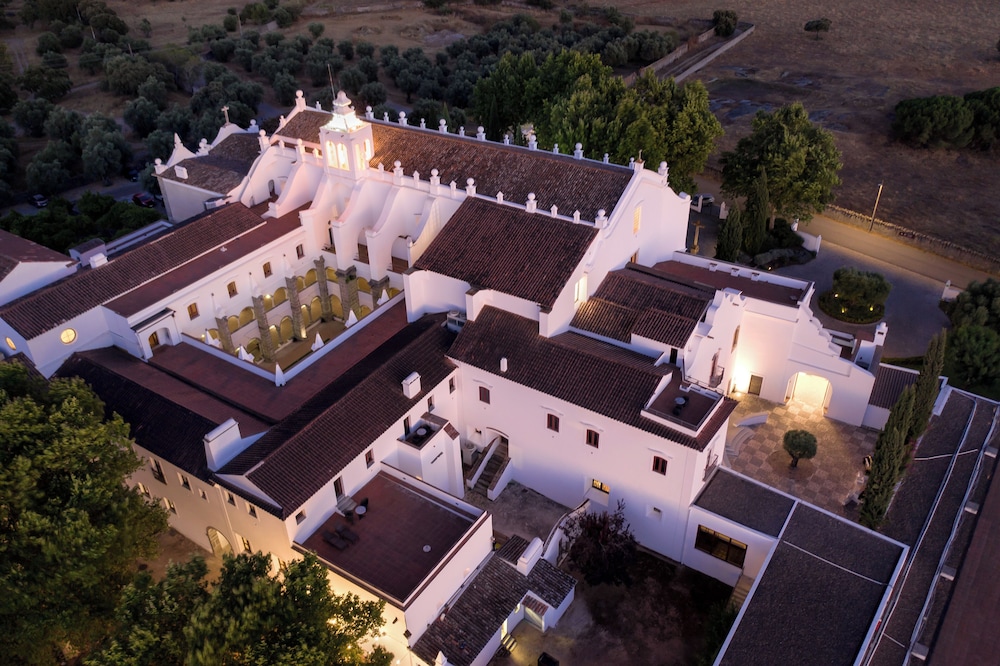 Convento Do Espinheiro Historic Hotel & Spa in EVORA