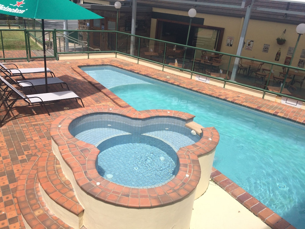 Darcy Arms Motel 12/52