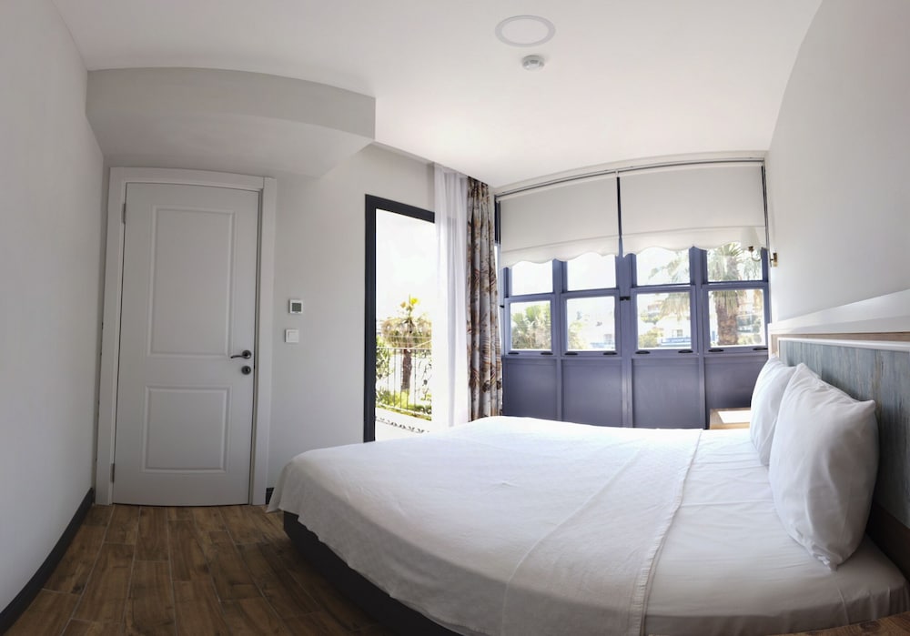 Houdini Hotel 3/39