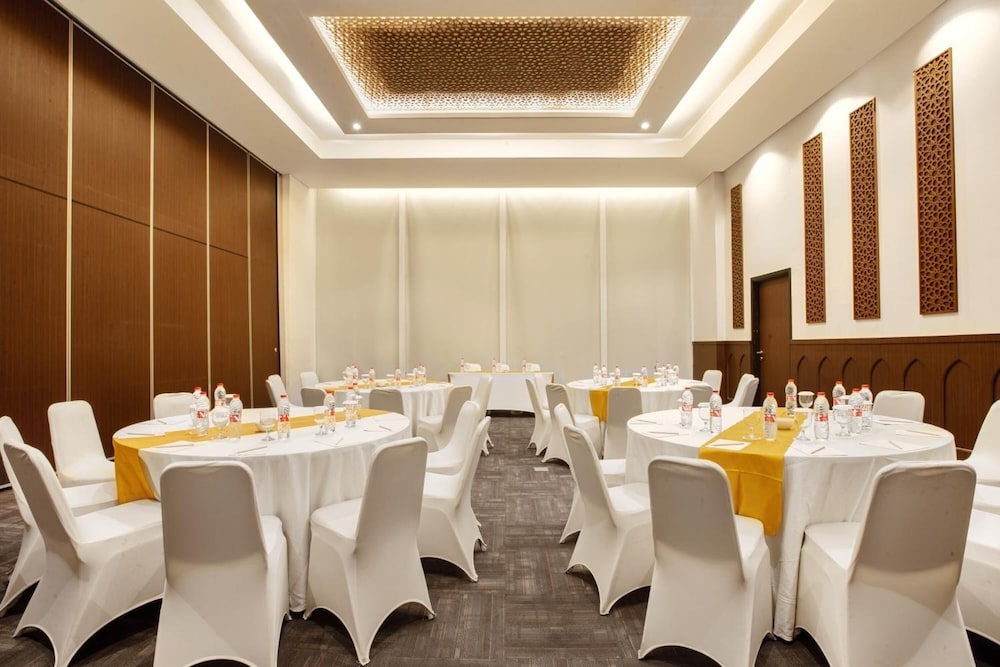 Hotel Santika Gresik 46/55