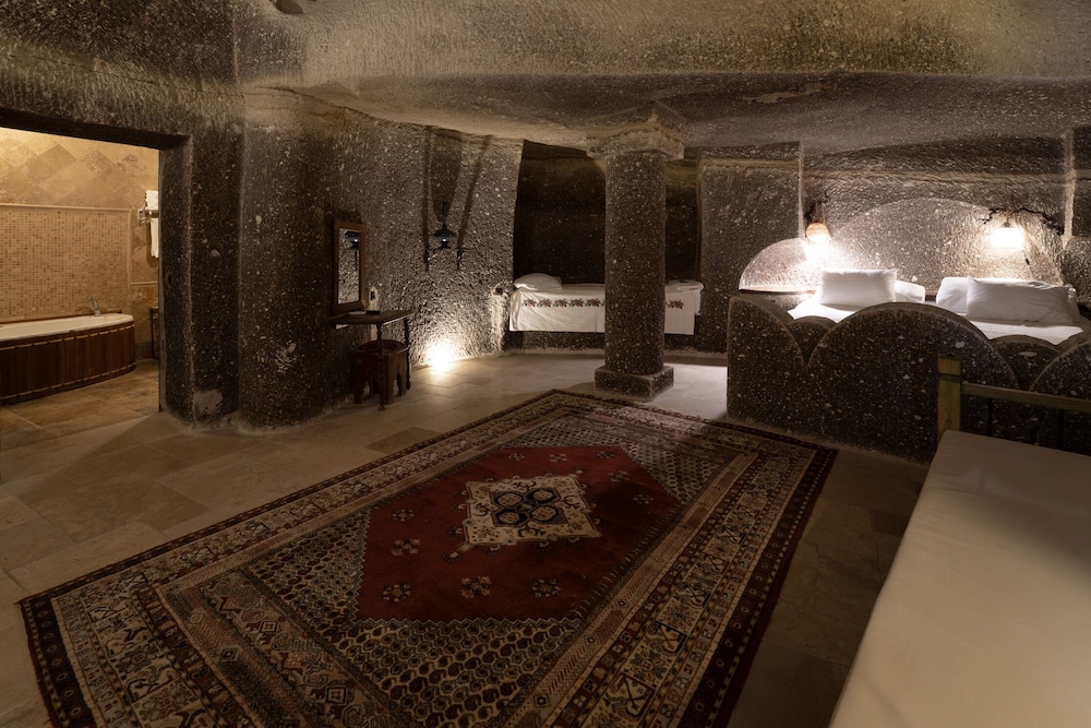 Grand Cave Suites 24/50