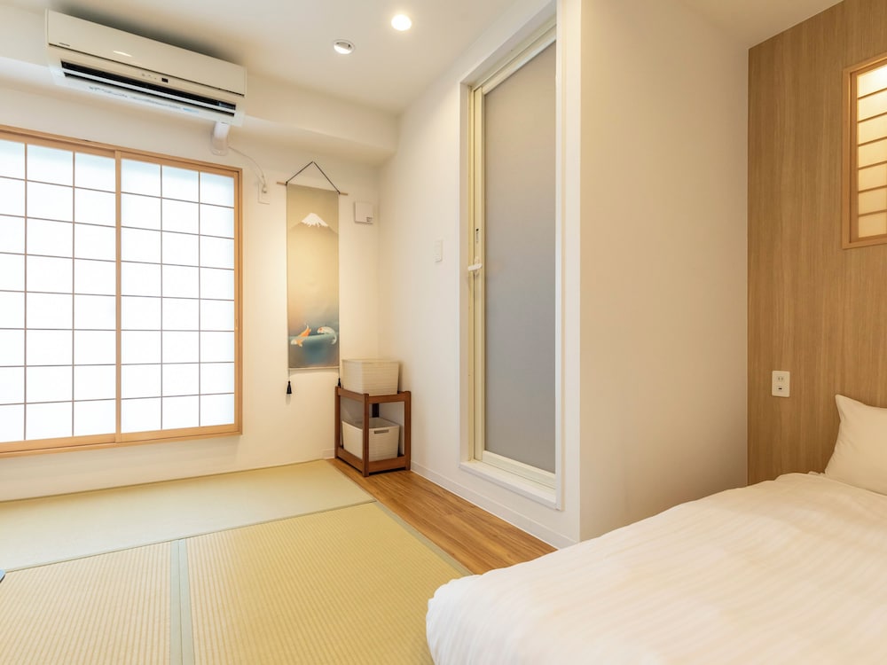 JAPANESE, QUADRUPLE, 2 DOUBLE BEDS