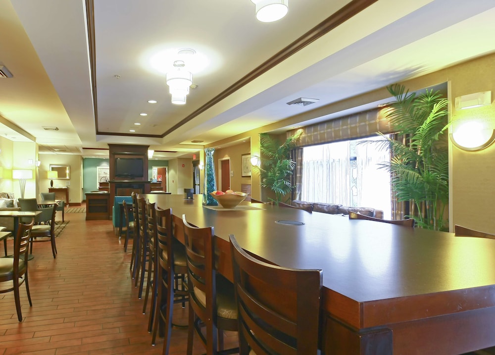 Hampton Inn North Brunswick / New Brunswick 32/41