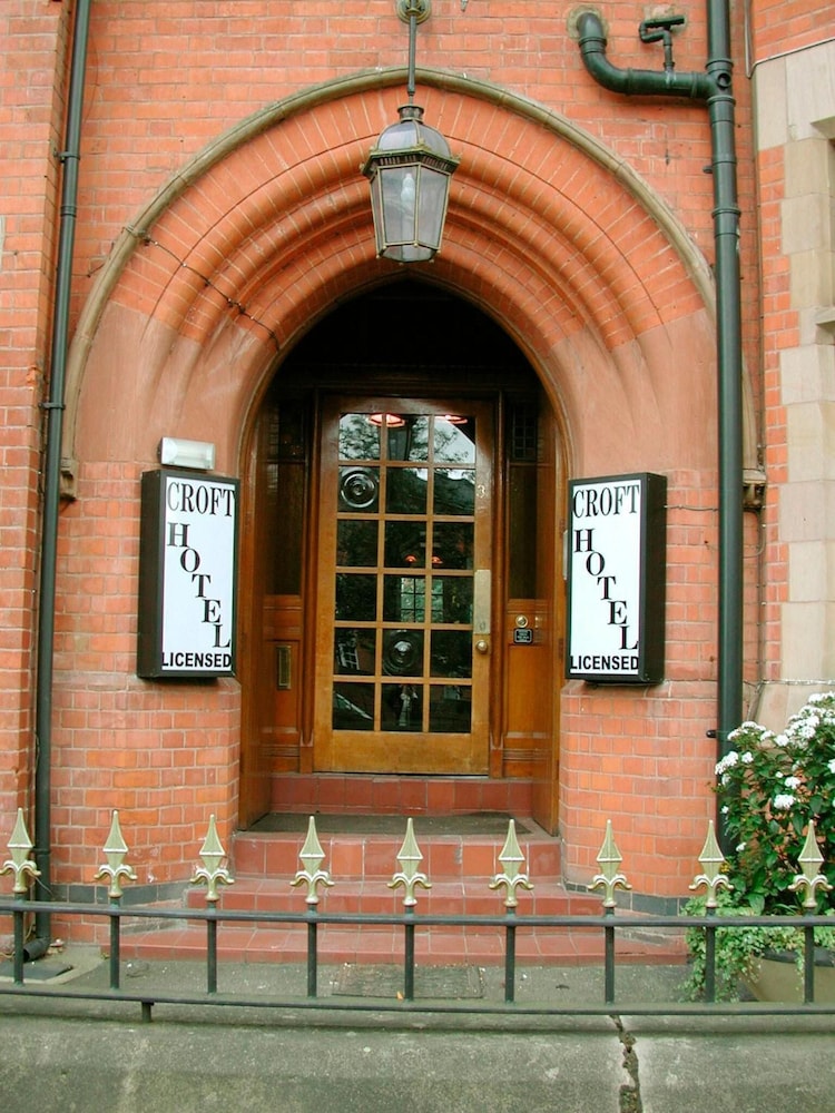 Croft Hotel 4/60