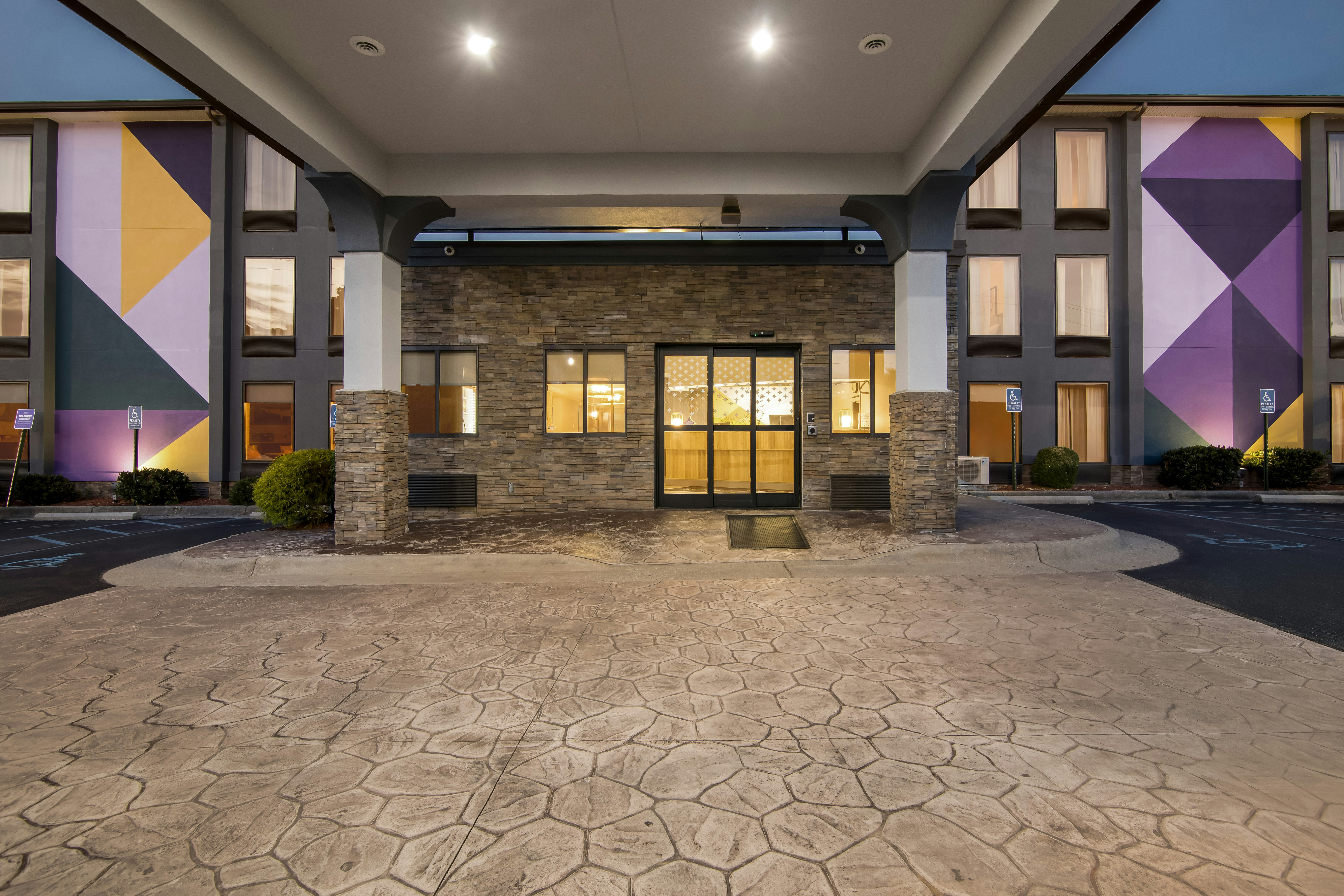 Spark by Hilton Roanoke Civic Center 39/40