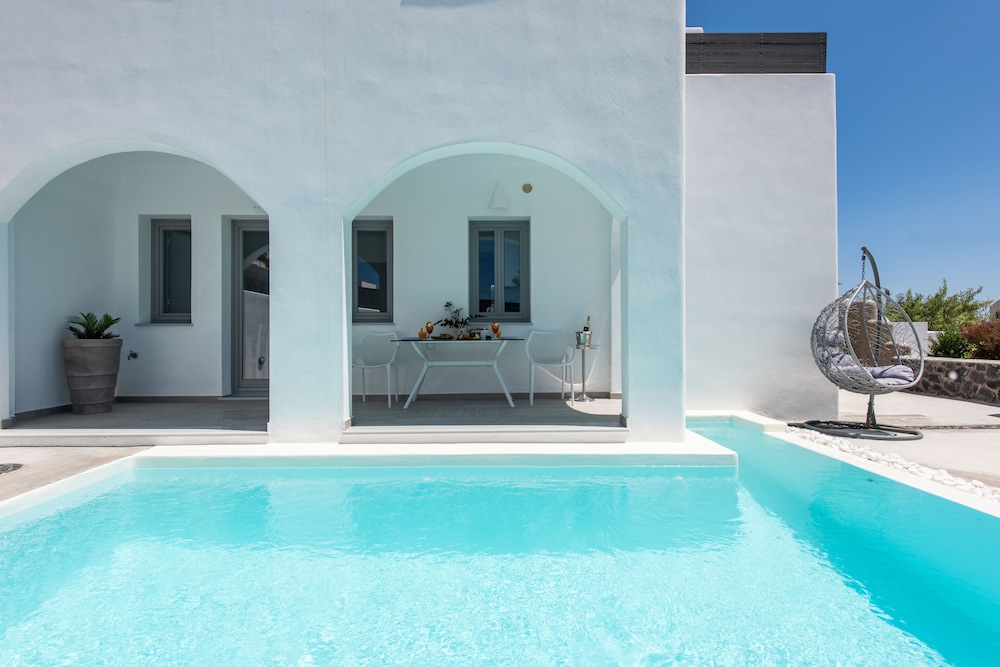 White Harmony Suites 5/69