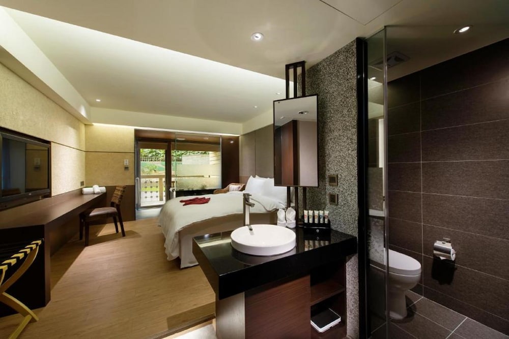 Beitou Hot Spring Resort Tian Yue Quan 40/65