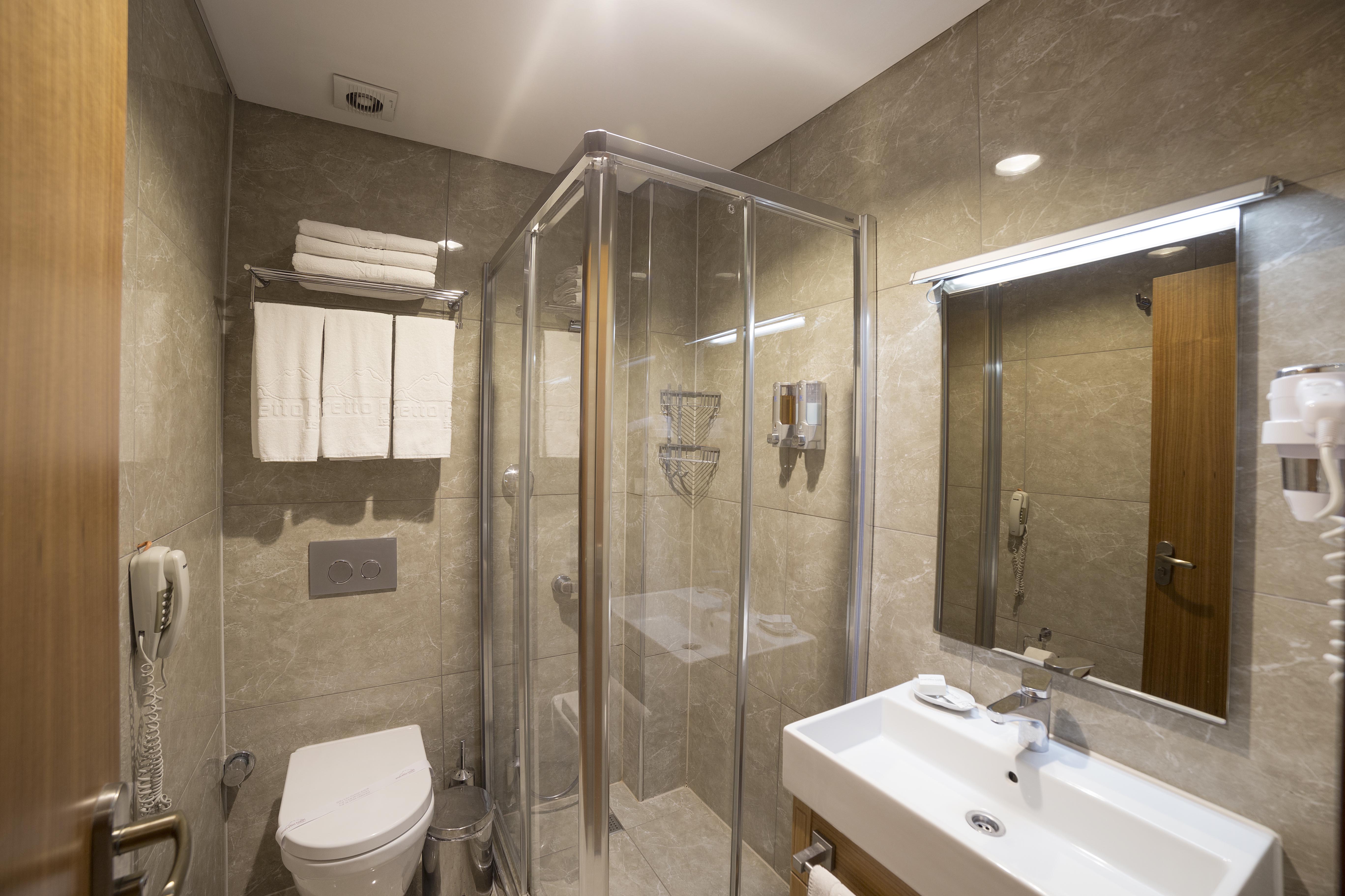غرفة قياسية ثلاثية، The Meretto Hotel Istanbul 10/10