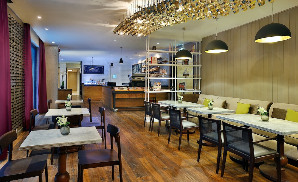 The Ritz-Carlton DIFC Executive Residences 24/31