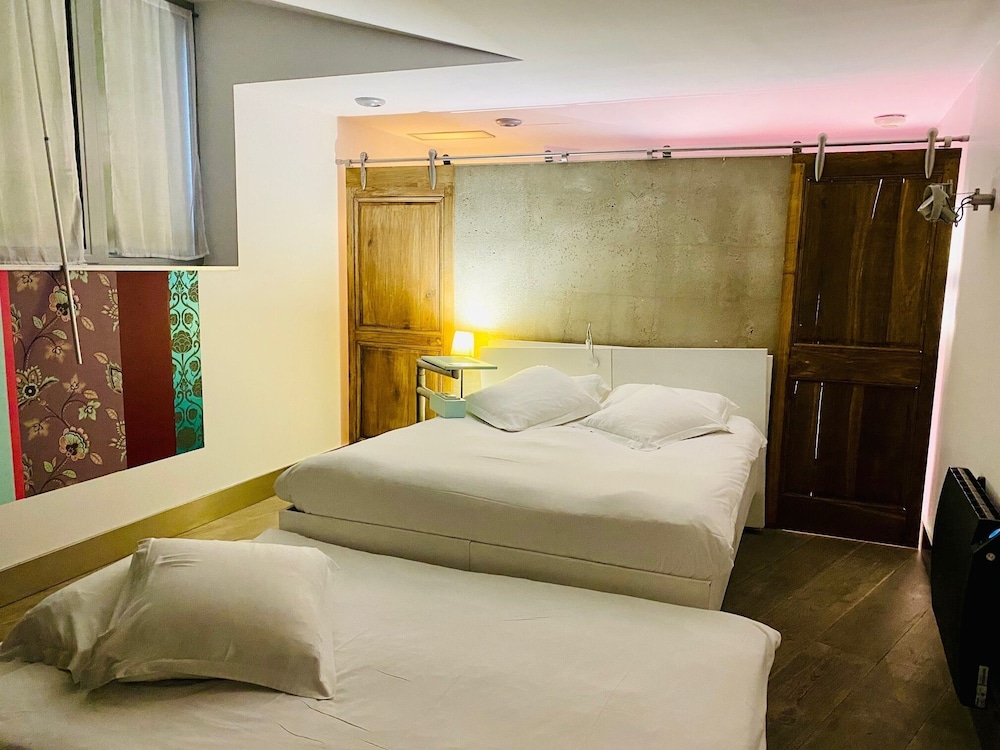 Hotel Le Dormeur Du Val 34/65