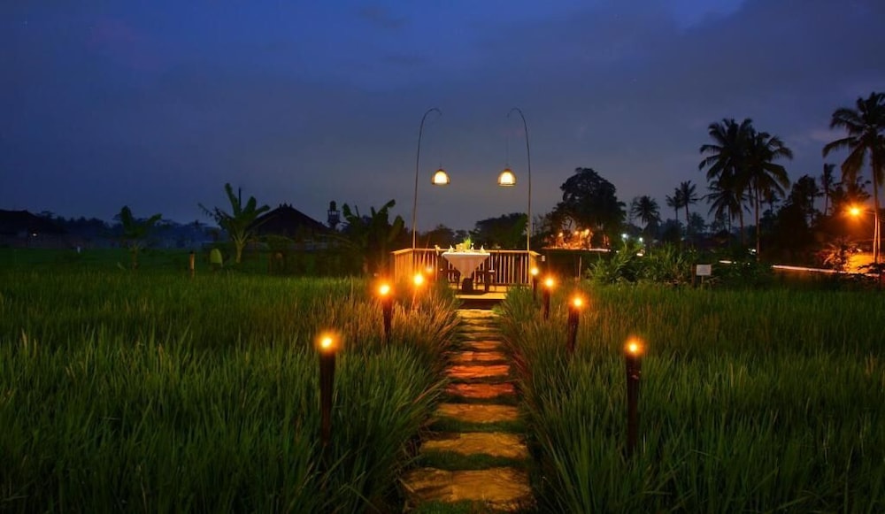 Alam Puisi Villa 62/66