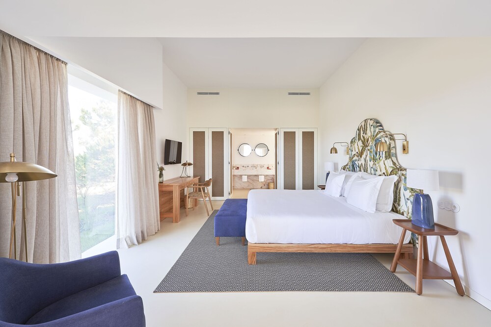 Sky, Signature, Suite, King Bed, Sofa, Terrace