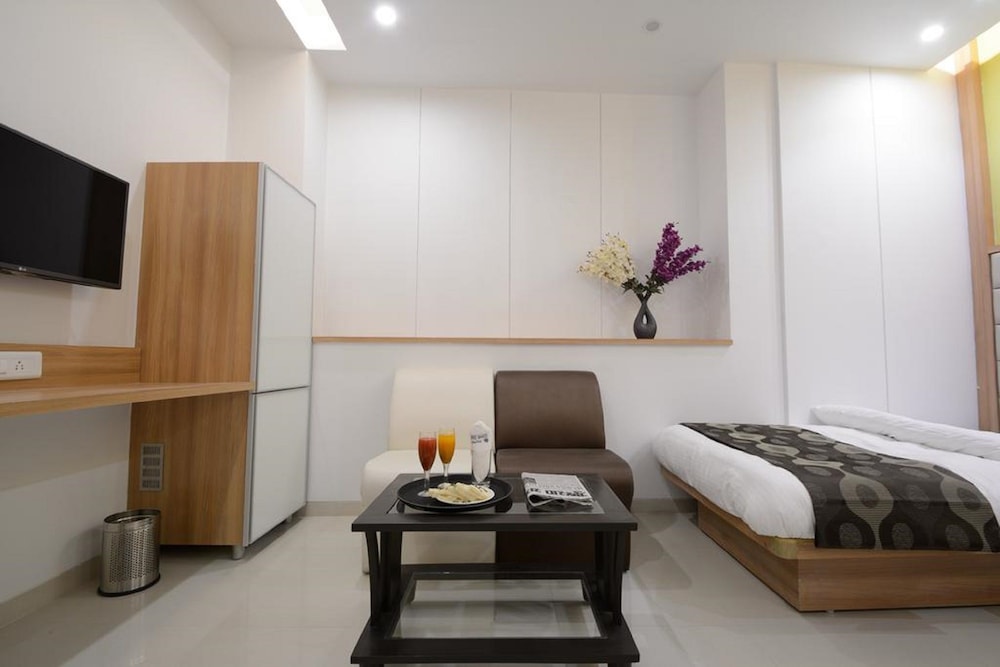HOTEL ONE UP 42/69