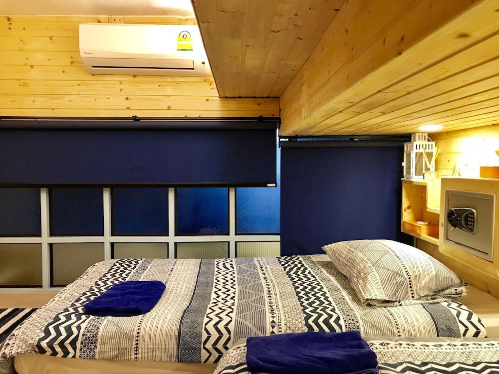 Blu Cabin Ari Stylish Gay Poshtel 57/73