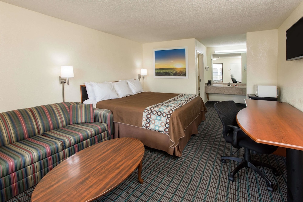 Days Inn by Wyndham Dillon 20/23