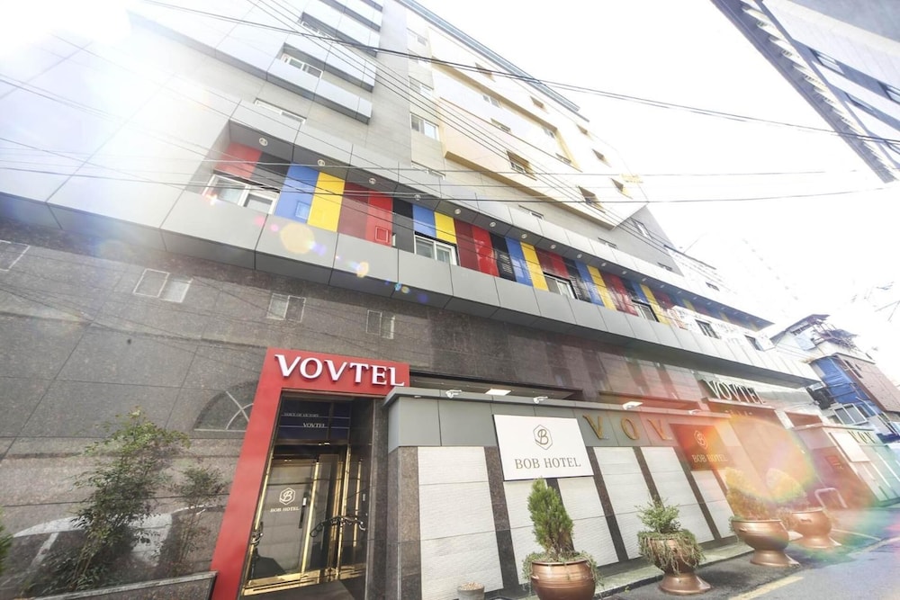 V Hotel 3/50