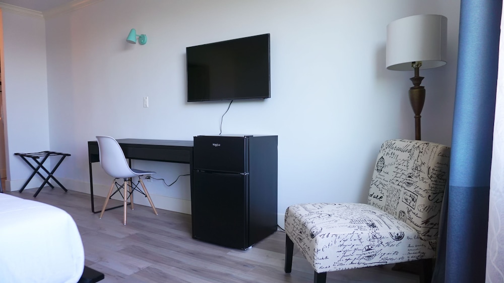 Hometel Suites 56/72