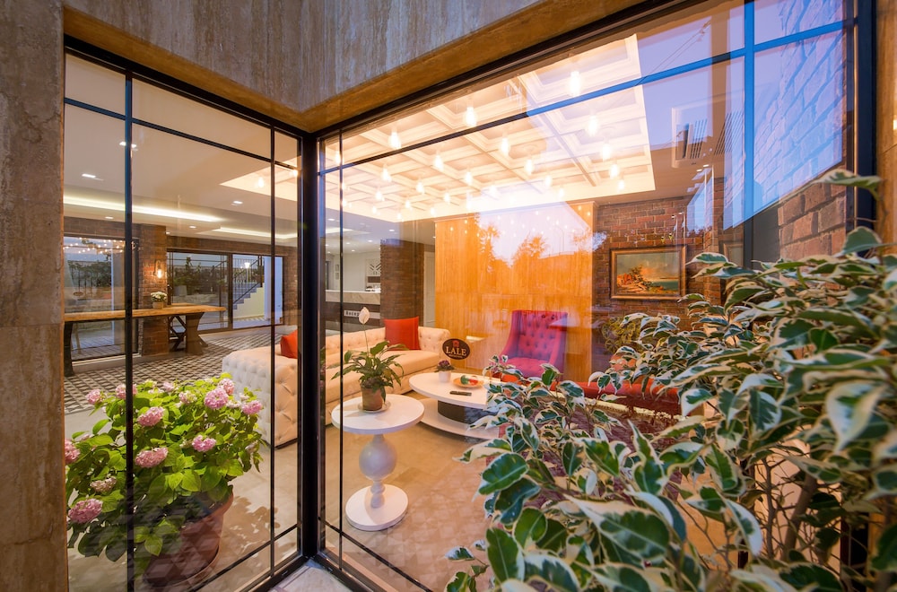 Lale Hotel 26/50