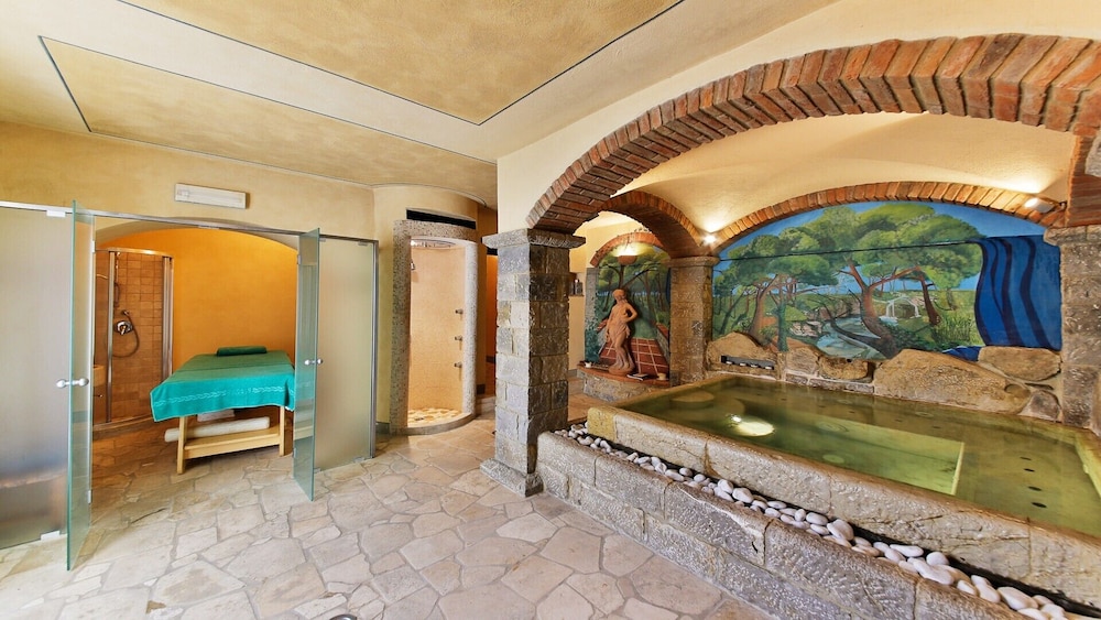 LE POZZE DI LECCHI HOTEL 12/31