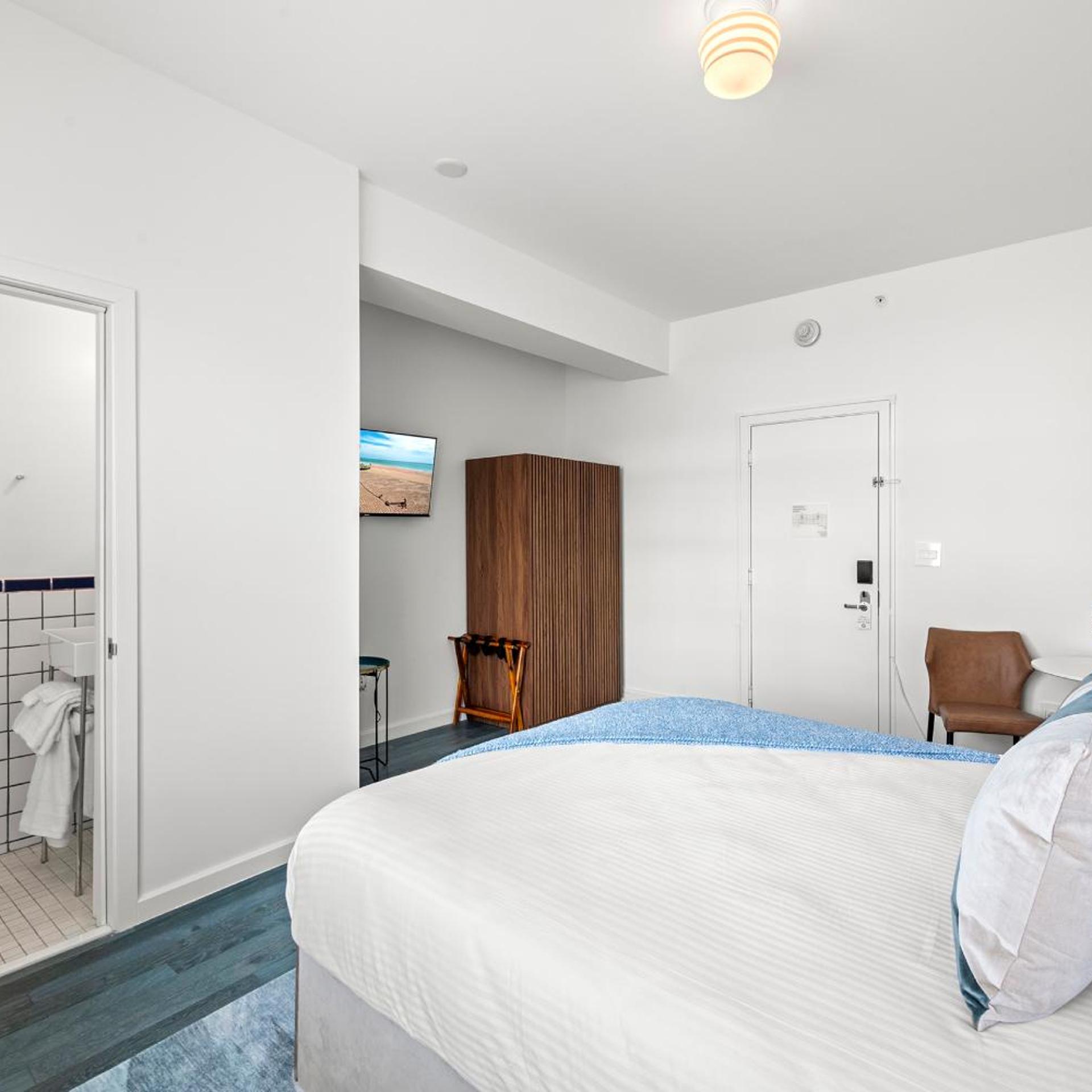 Bluebird Suites at The Apex Miami 15/50