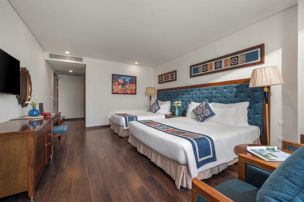 Room, Triple, 1 King and 1 Single Beds, Ocean Front, Balcony
