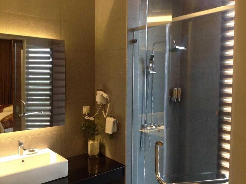 Symphony Suites Hotel 29/31