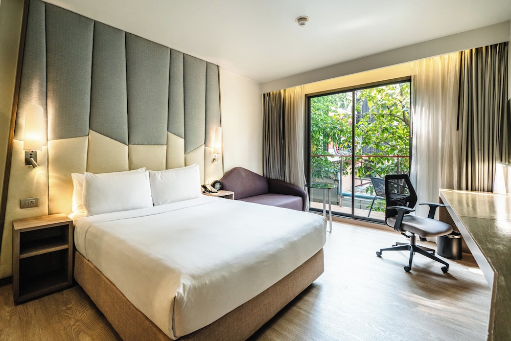 Holiday Inn Express Bangkok Sukhumvit 11 28/67