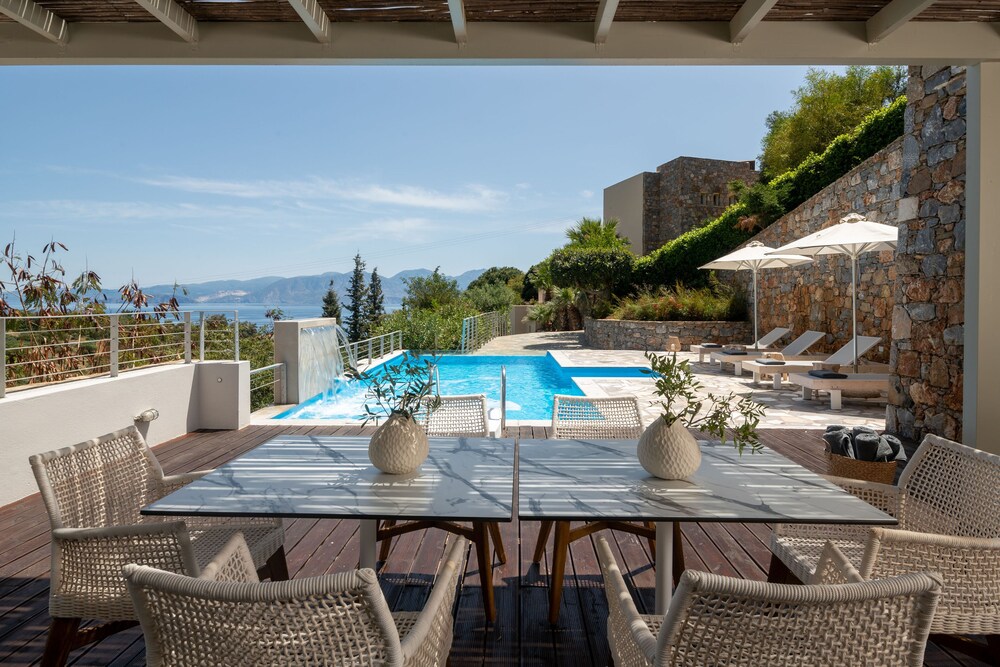 Pleiades Luxurious Villas 38/48