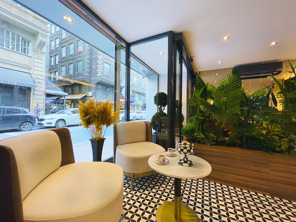 Weingart Hotel 40/52