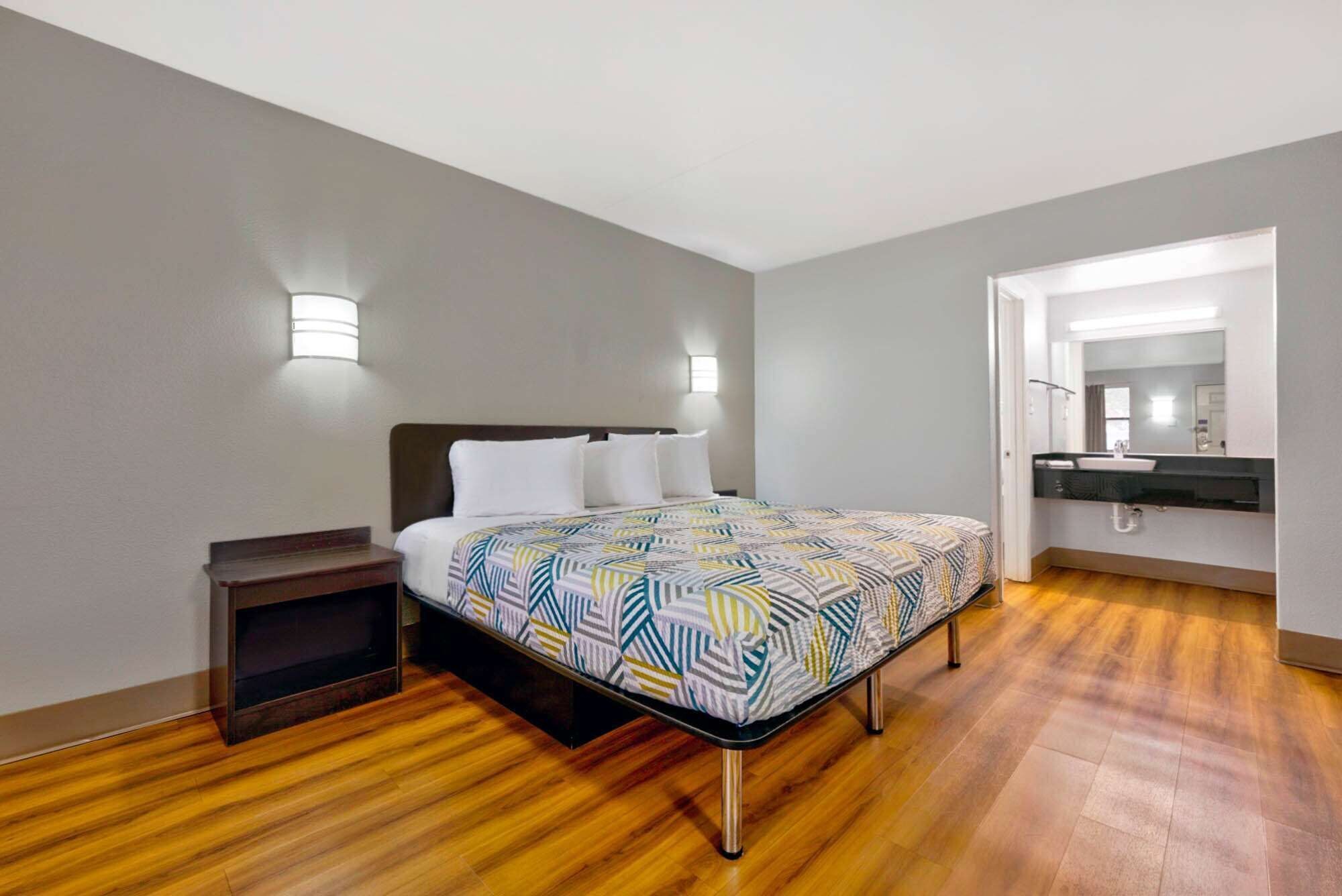 STANDARD, KING BED
