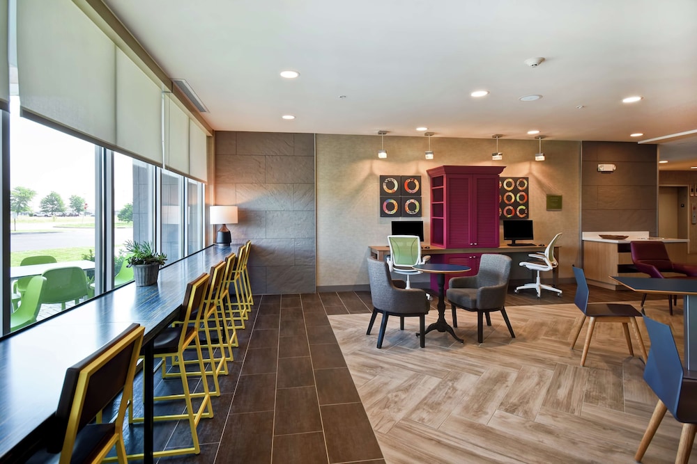Home2 Suites by Hilton Terre Haute, IN 56/62