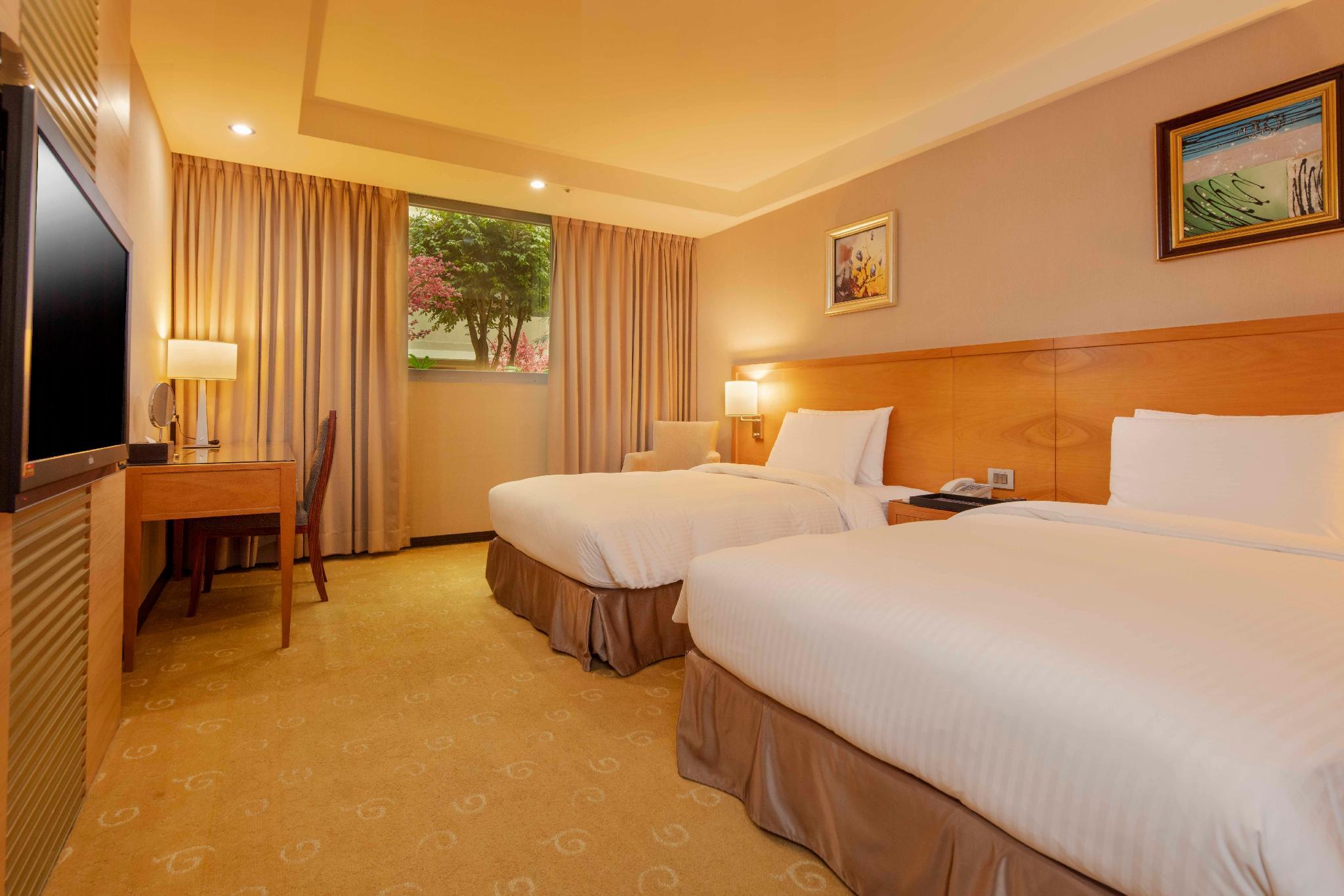 Room, Twin Beds, No Window