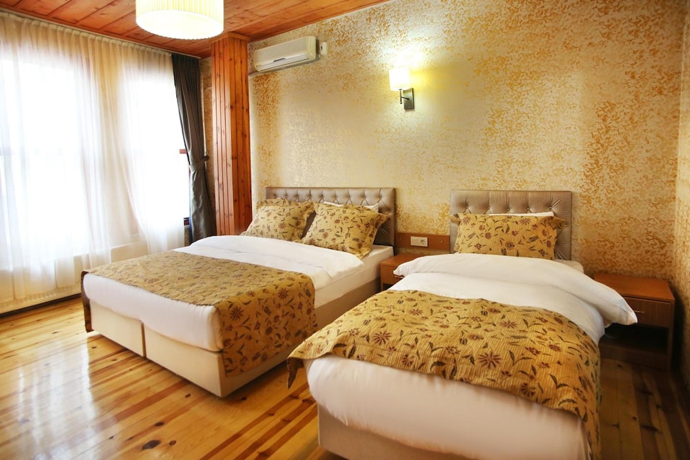 Theodian Hotel 41/74