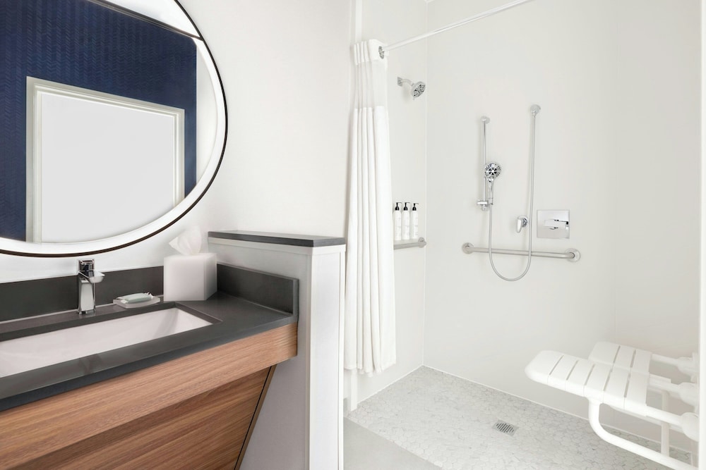 Fairfield Inn & Suites Saginaw 44/45