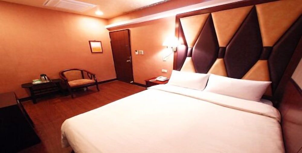 Fuchia Hotel 9/40