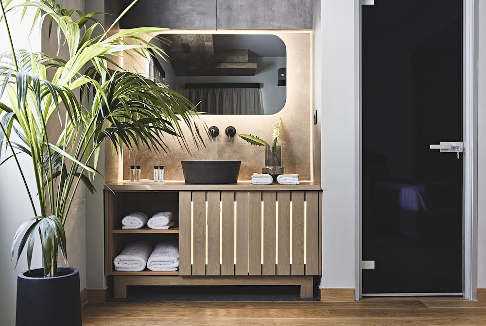 Cama Luxury Suites 6/58