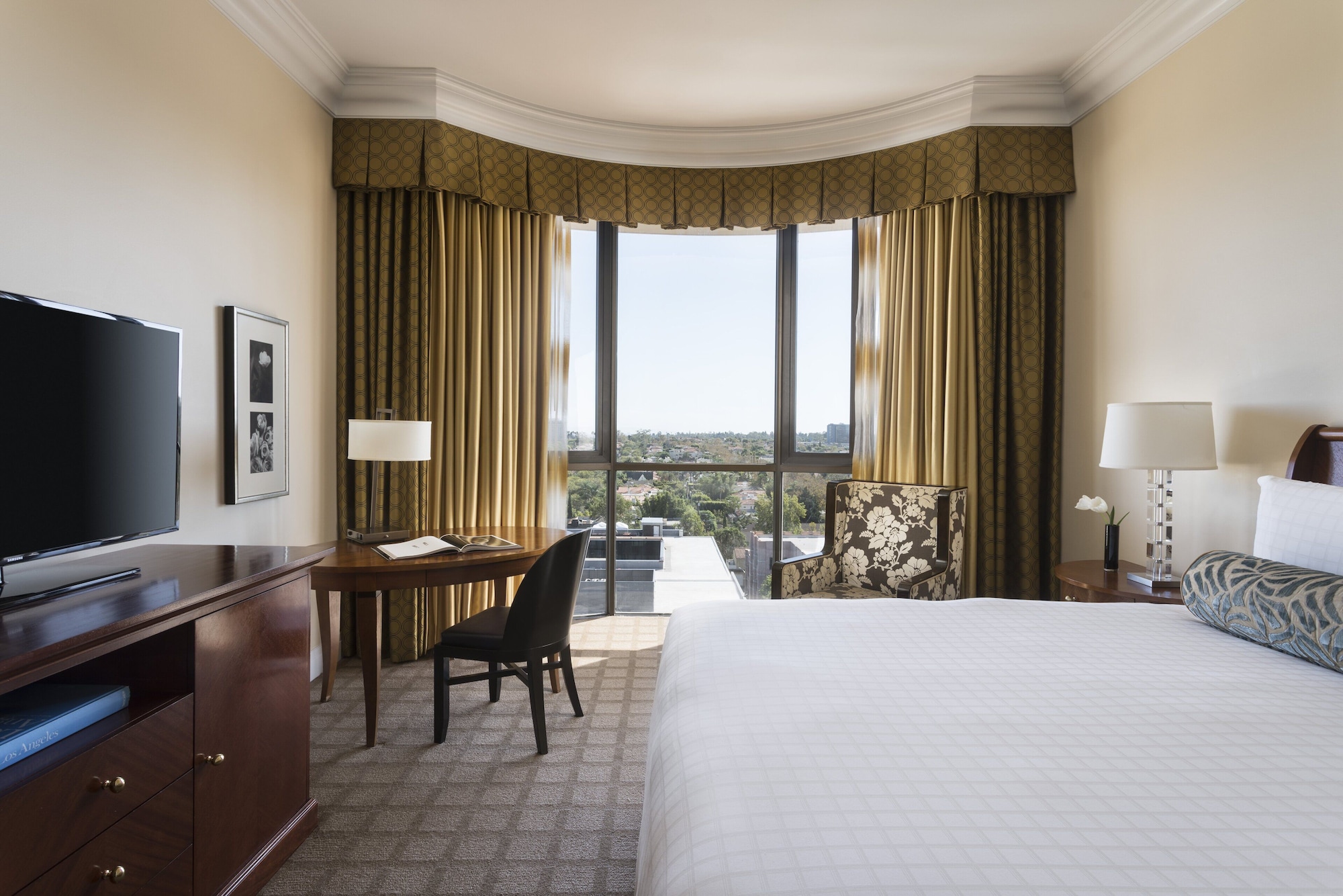 SIGNATURE, KING BED
