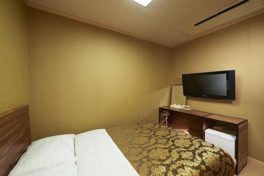 Noble Hotel 11/36