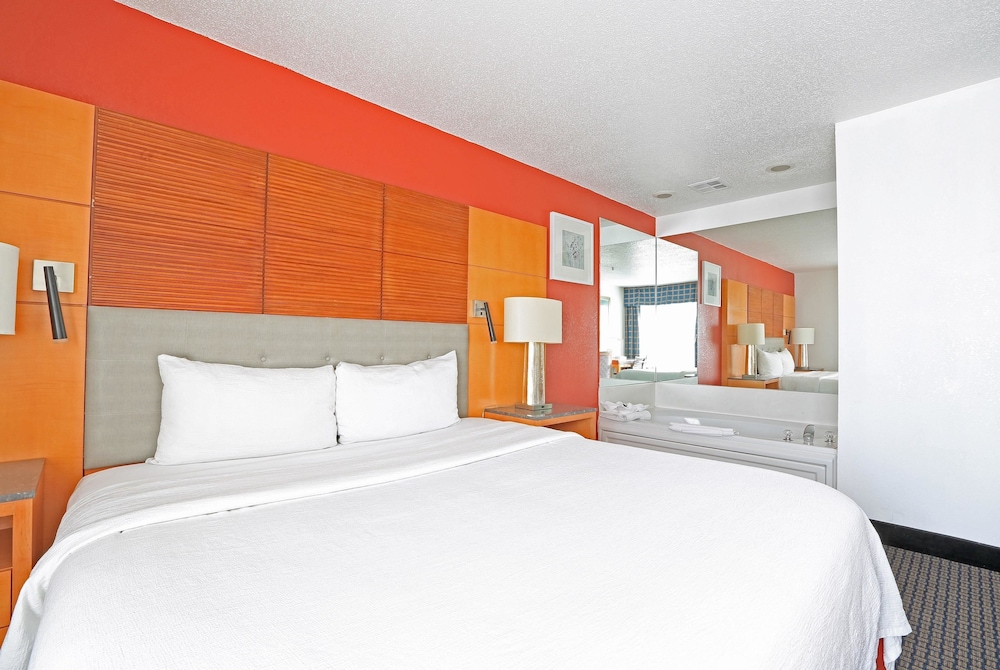 Days Inn by Wyndham Calumet Park 14/27