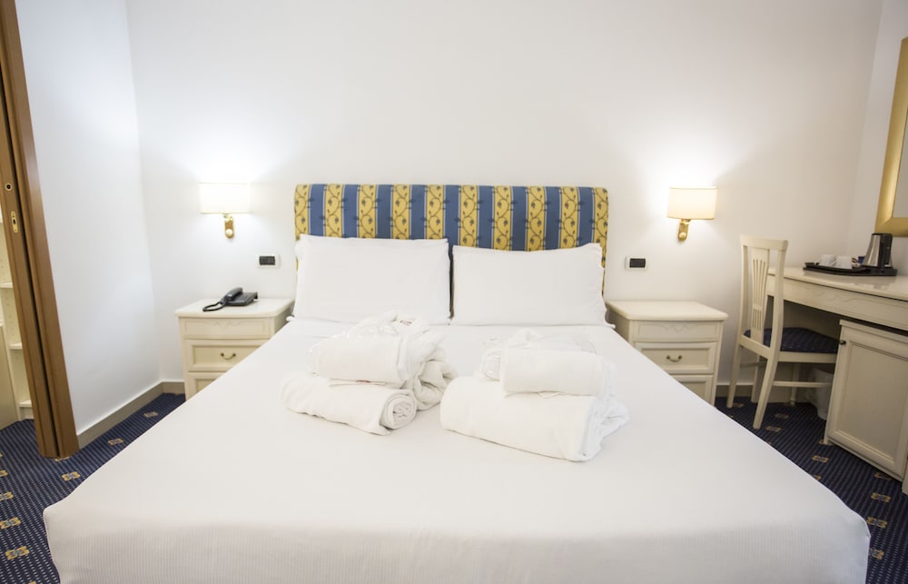 Napoleon Hotel 28/64