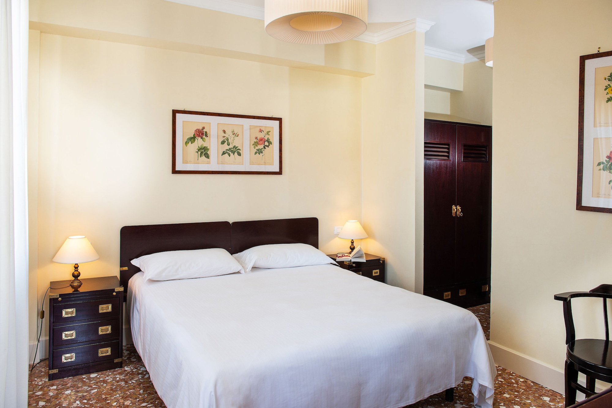 SUPERIOR, DOUBLE OR TWIN BED