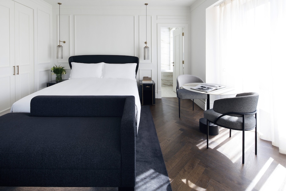Premium, King Bed, City Side, Balcony