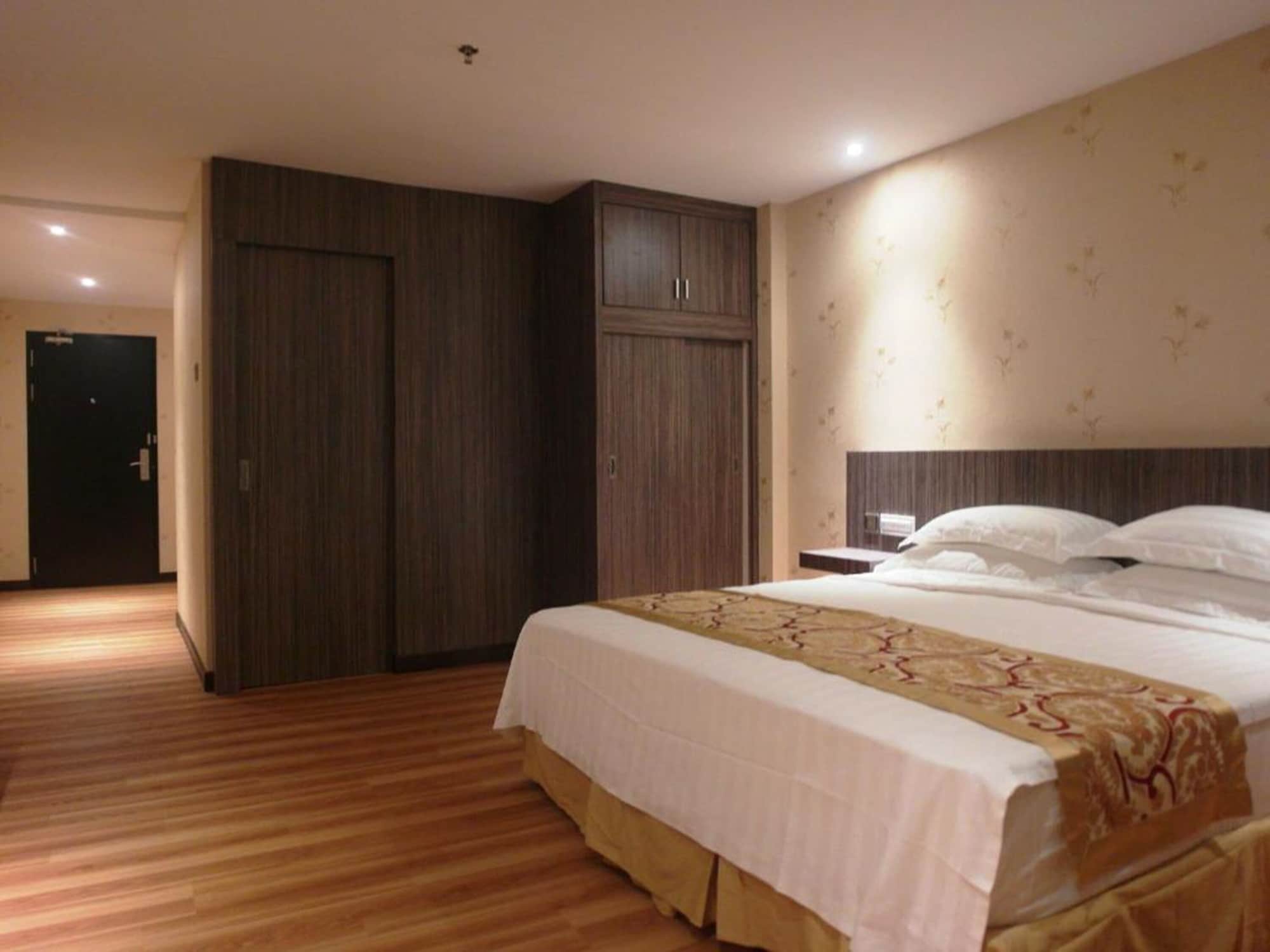 غرفة عائلية بسرير كينج وسرير فردي، Mandarin Hotel 2/3