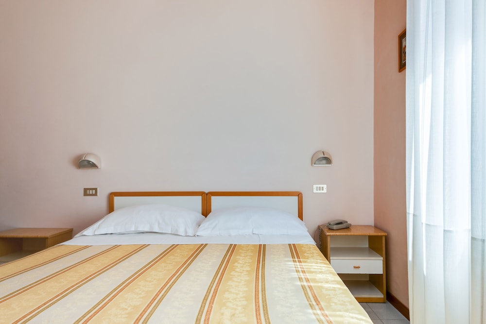 STANDARD, DOUBLE OR TWIN BED