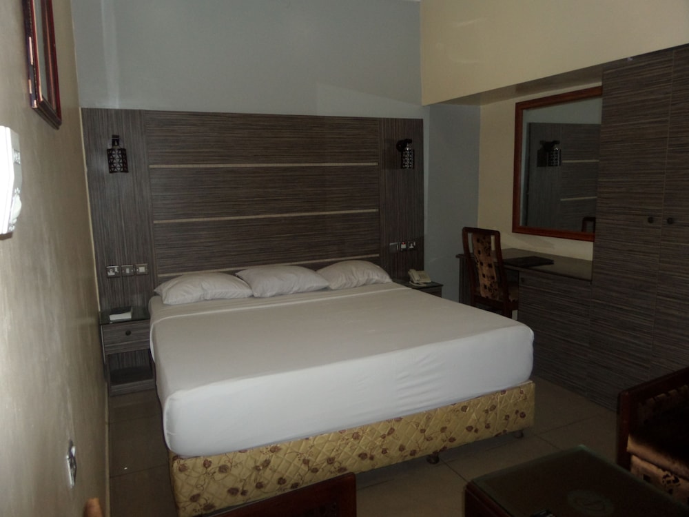1 BEDROOM, EXECUTIVE, CITY VIEW